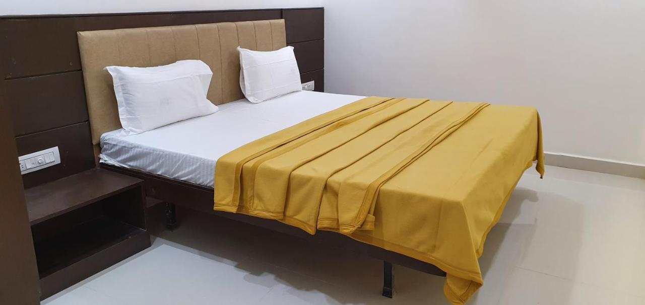 Hotel N K Bhudzs Kültér fotó