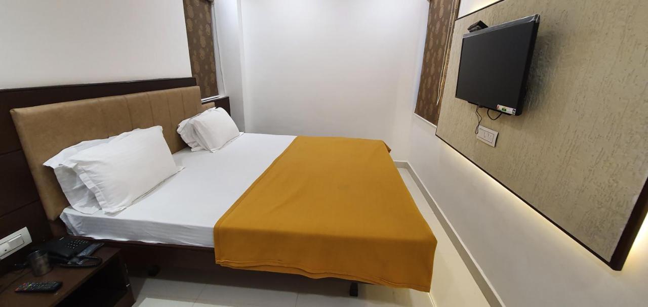 Hotel N K Bhudzs Kültér fotó