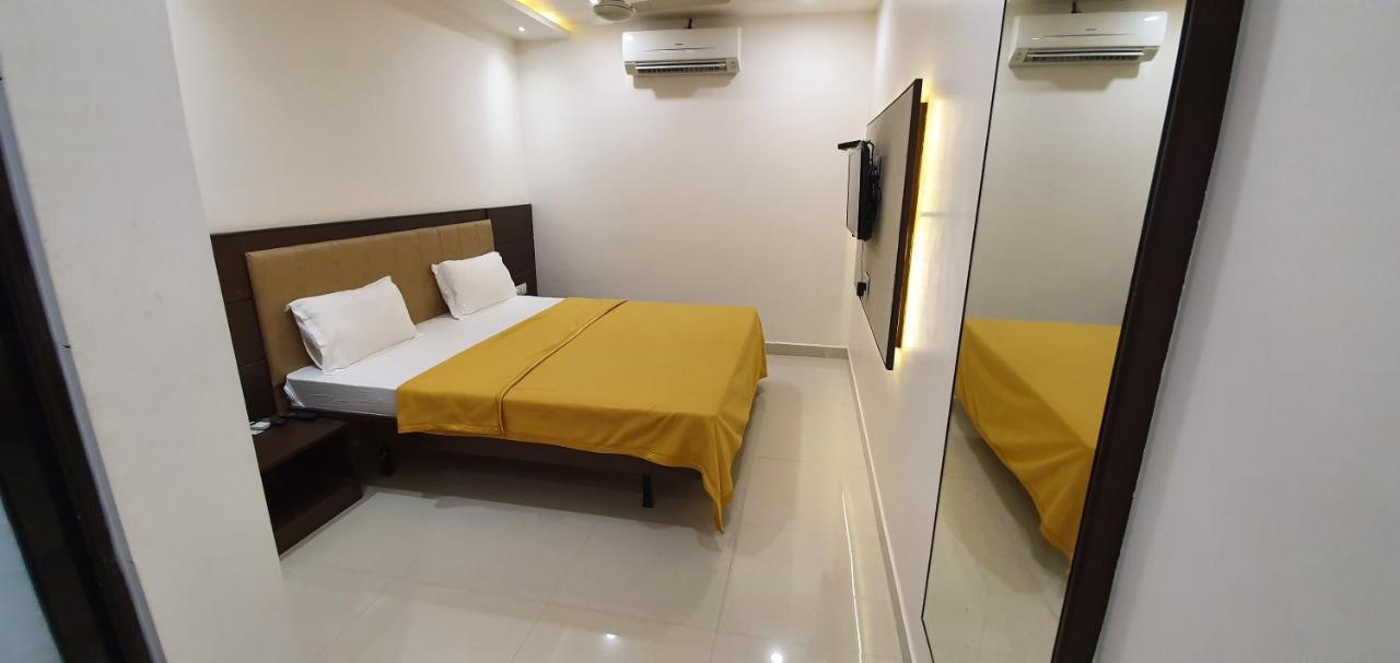 Hotel N K Bhudzs Kültér fotó