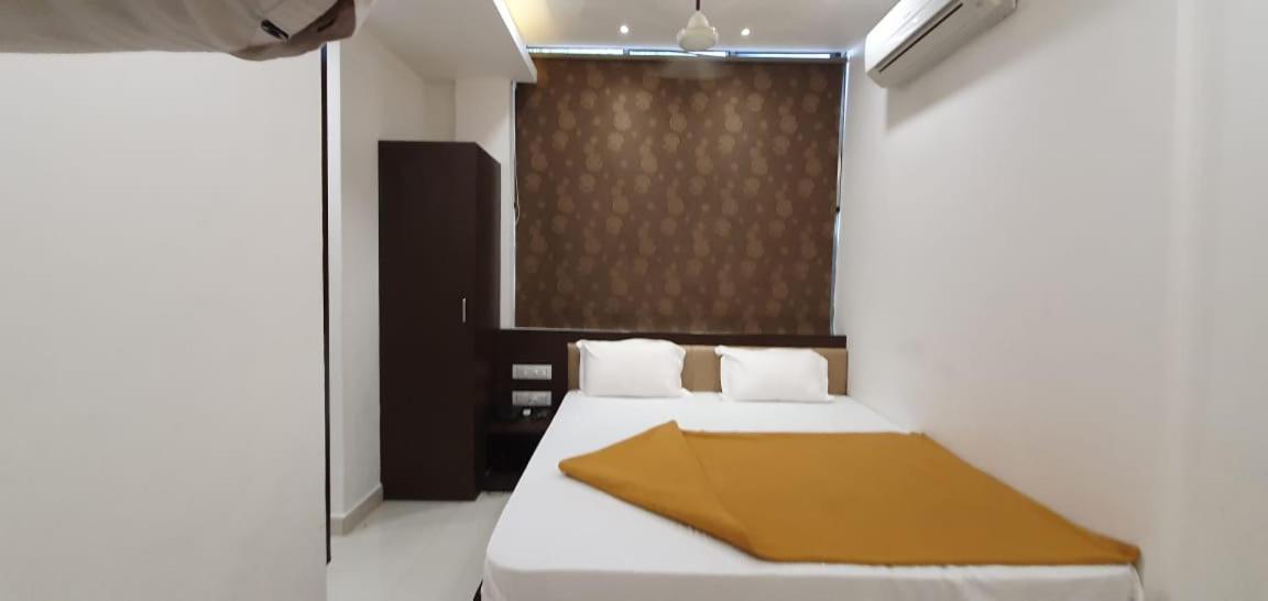 Hotel N K Bhudzs Kültér fotó
