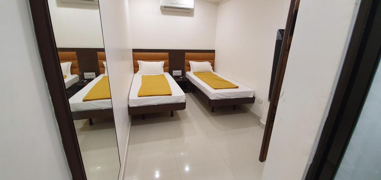 Hotel N K Bhudzs Kültér fotó