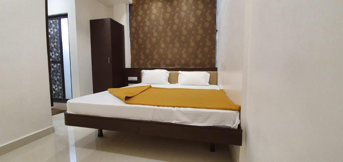 Hotel N K Bhudzs Kültér fotó