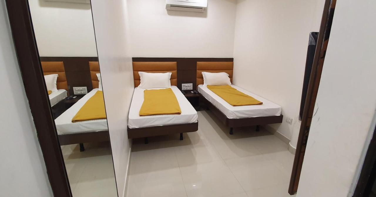 Hotel N K Bhudzs Kültér fotó