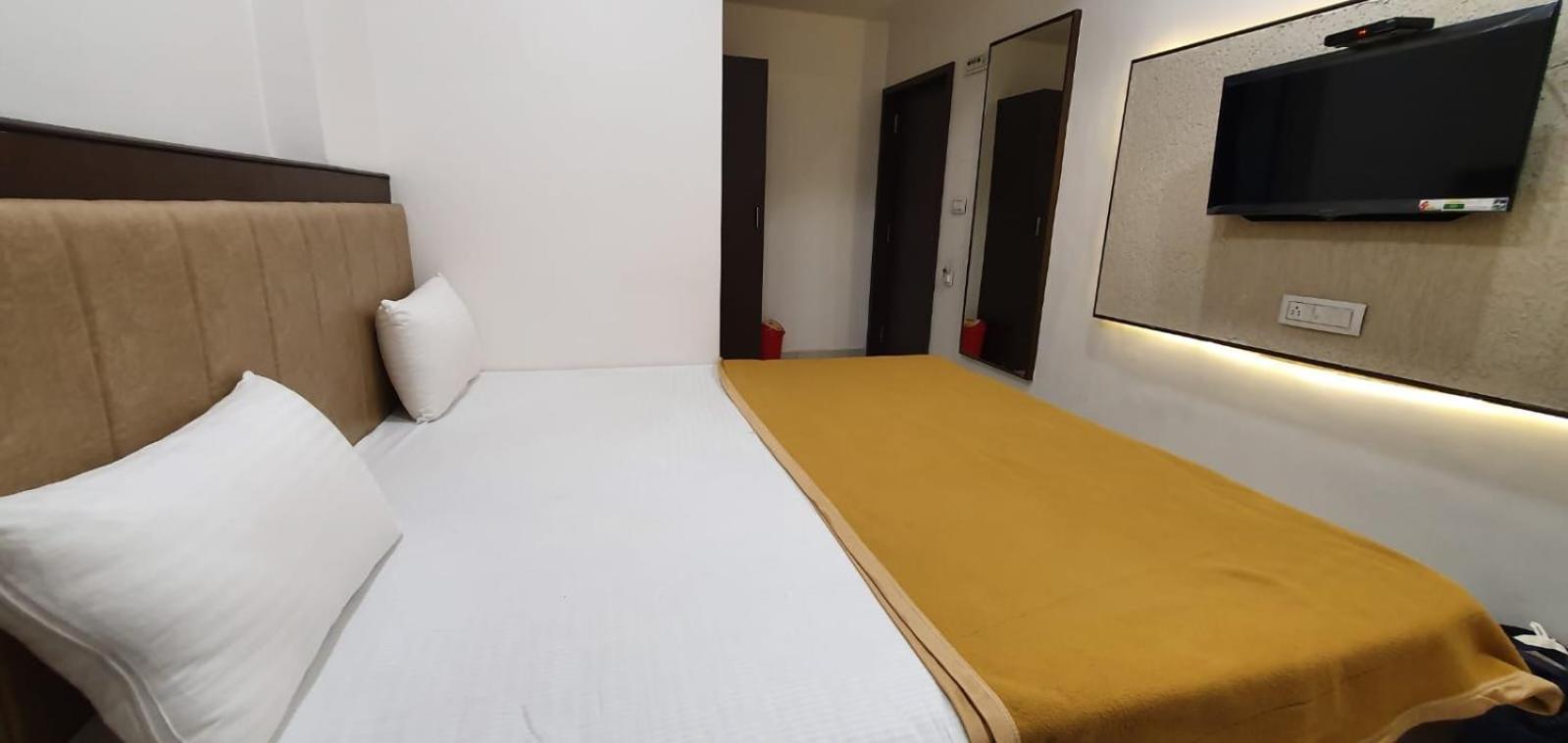 Hotel N K Bhudzs Kültér fotó