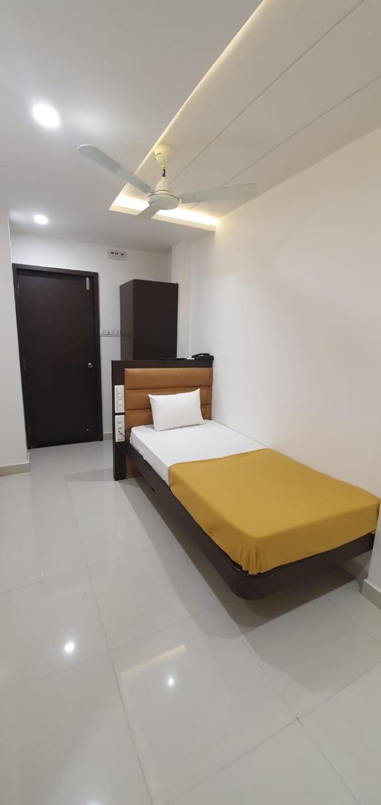 Hotel N K Bhudzs Kültér fotó