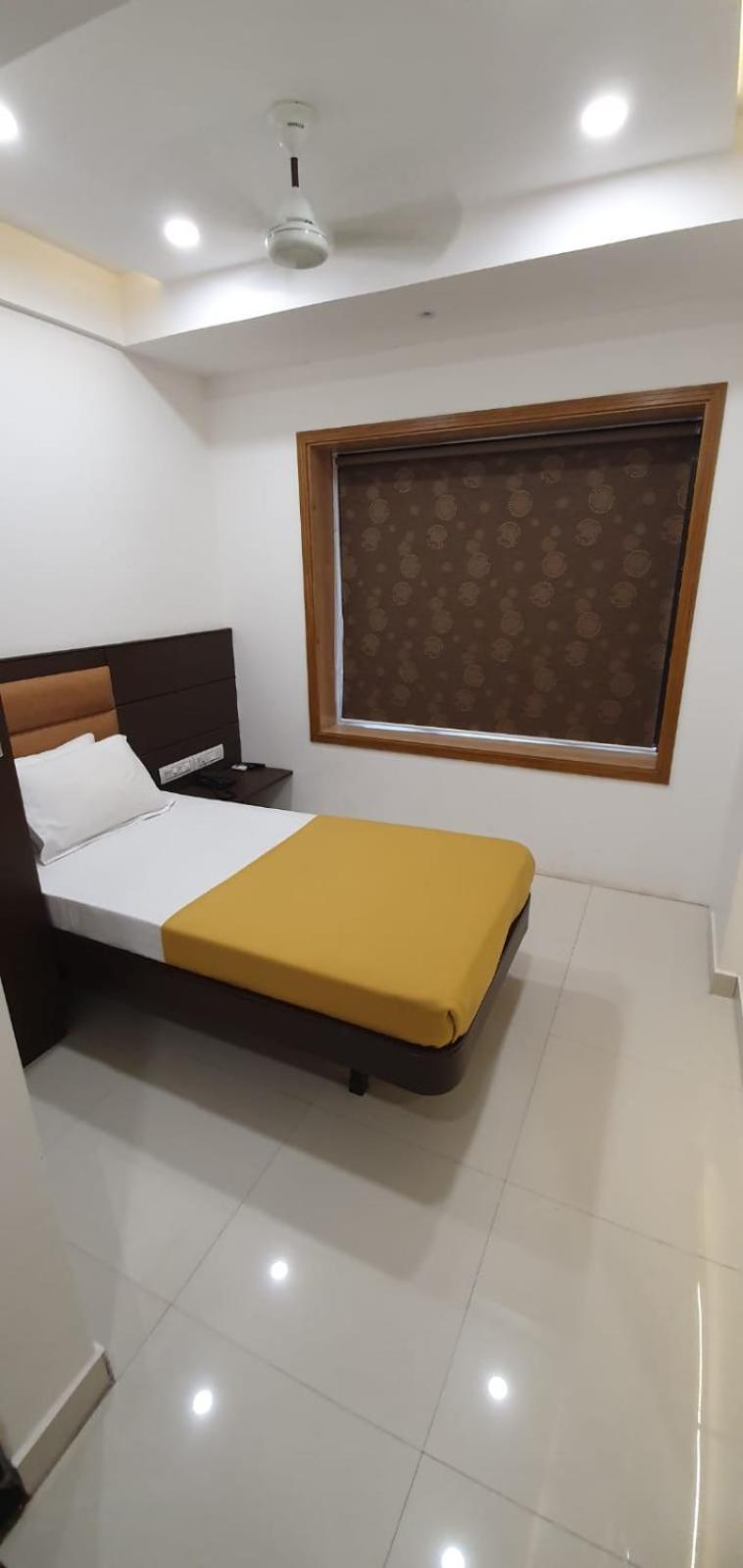 Hotel N K Bhudzs Kültér fotó